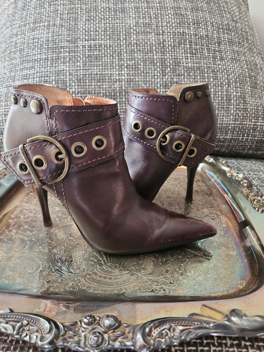 Carlos Santana Women's Brown Leather Pointed Toe Ankle Boots with Buckle Size6.5